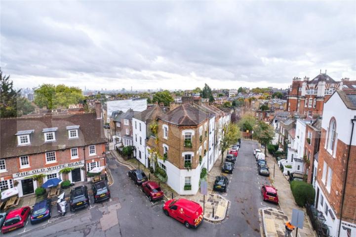Period conversion, wood floors, modern kitchen, neutral decor minutes to Heath New End Square, Hampstead