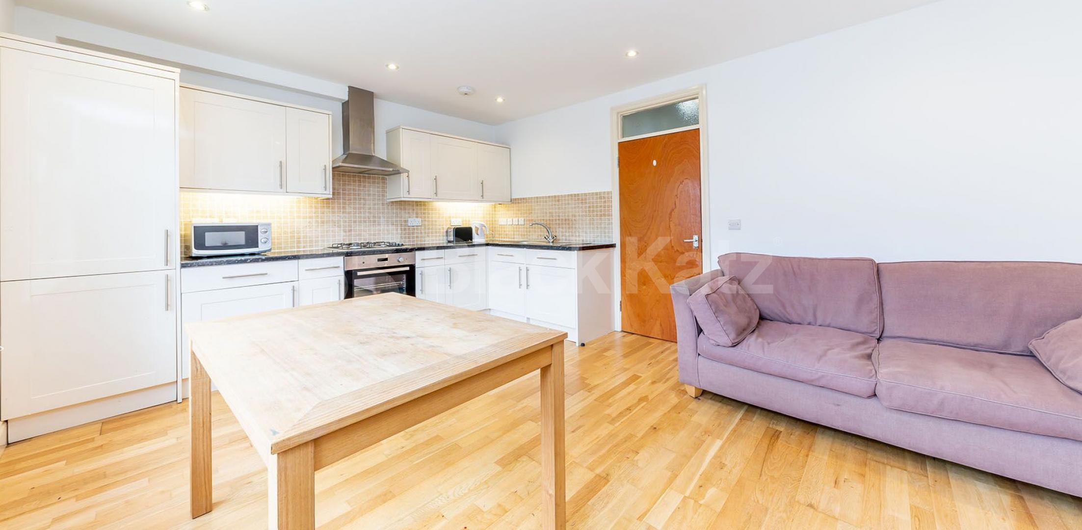 			Fantastic 2 bedroom apartment with terrace close to the tube and shops!, 2 Bedroom, 1 bath, 1 reception Apartment			 Myddleton Road, Bounds Green 