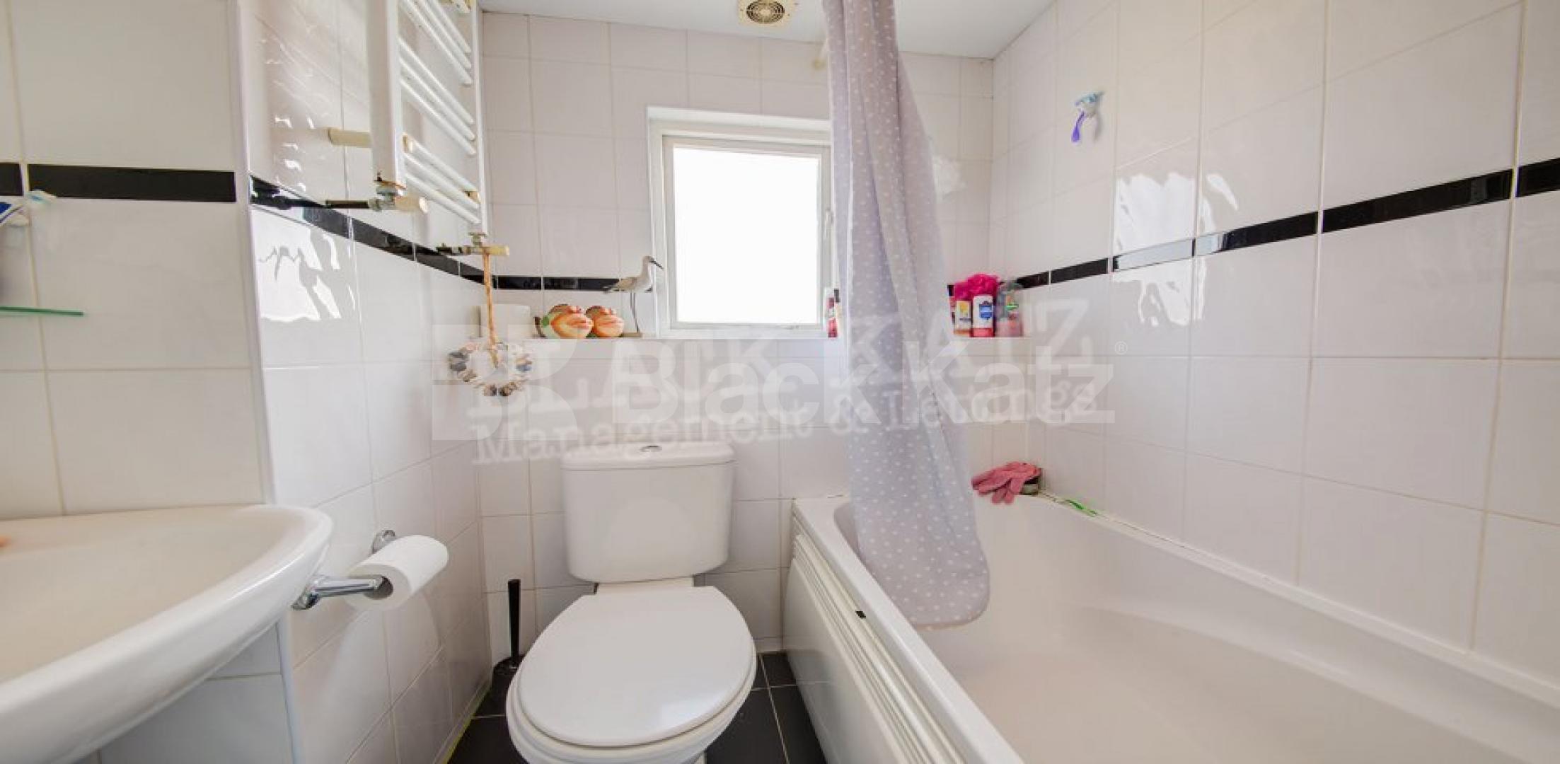 			New Instruction!, 3 Bedroom, 1 bath, 1 reception Flat			 Hanley Road , Finsbury Park / Crouch End