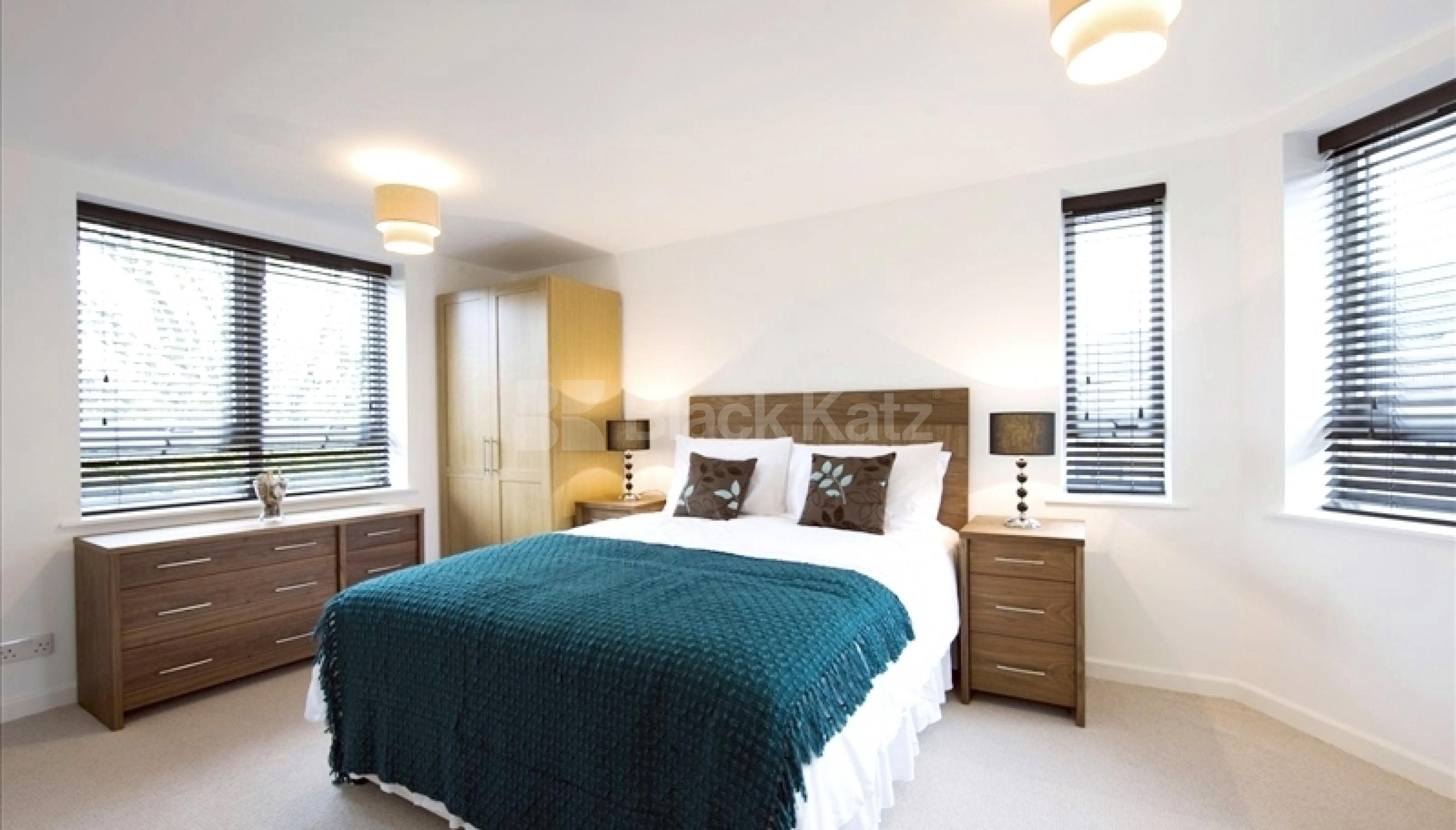 			NEW INSTRUCTION, 2 Bedroom, 1 bath, 1 reception Apartment			 Kew Bridge Court, Chiswick High Road W4