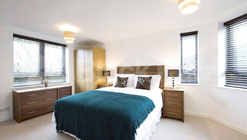 			NEW INSTRUCTION, 2 Bedroom, 1 bath, 1 reception Apartment			 Kew Bridge Court, Chiswick High Road