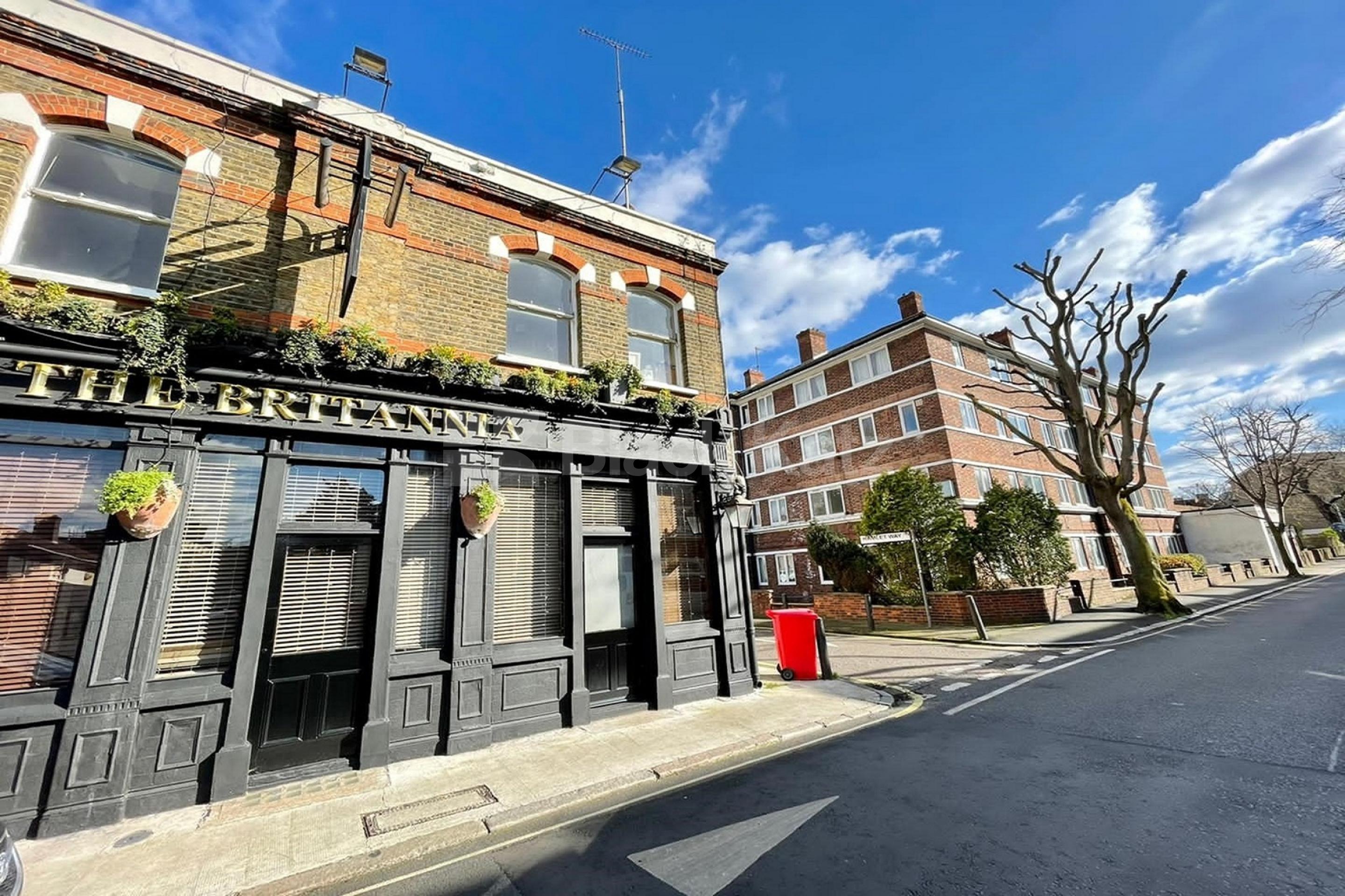 Superbly located duplex apartment moments from The Shard Kipling Street., London Bridge SE1