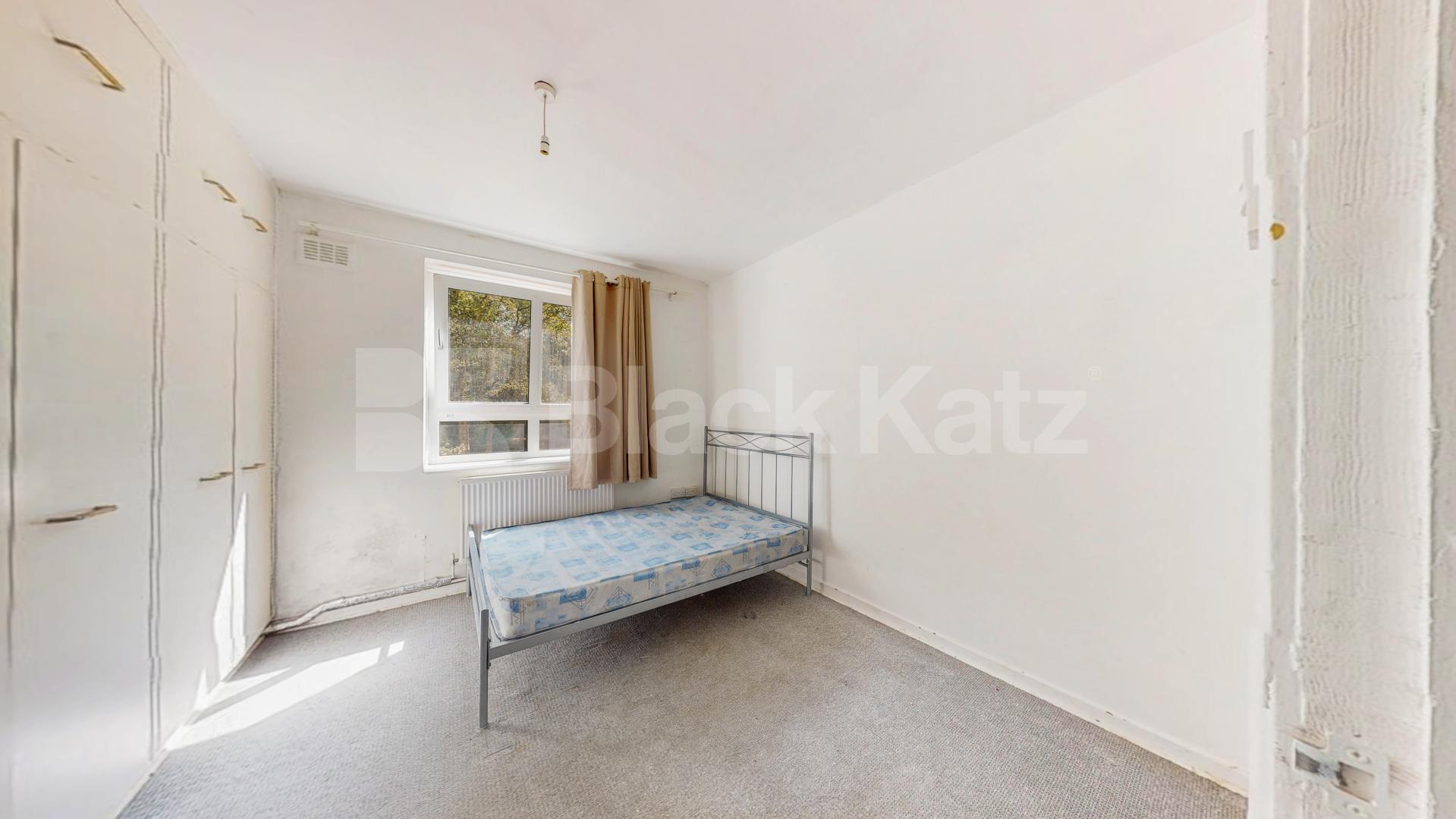 Spacious three bed with good size lounge in St Johns Wood Boundary Road, St Johns Wood