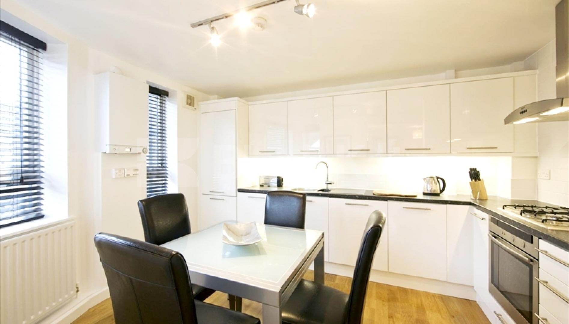 			NEW INSTRUCTION, 2 Bedroom, 1 bath, 1 reception Apartment			 Kew Bridge Court, Chiswick High Road