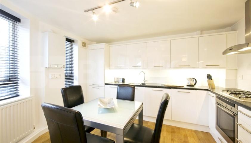 			NEW INSTRUCTION, 2 Bedroom, 1 bath, 1 reception Apartment			 Kew Bridge Court, Chiswick High Road
