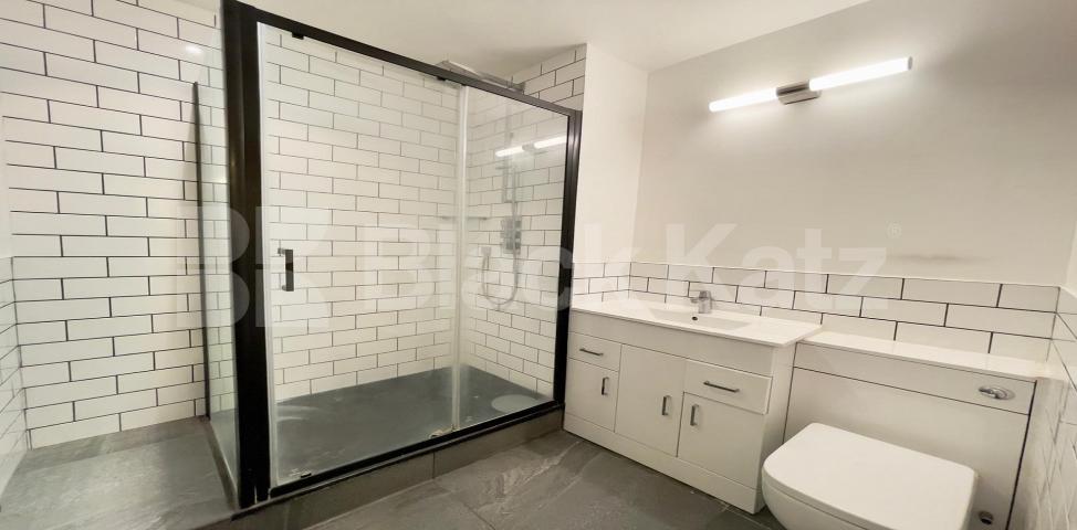 			LET , 1 Bedroom, 1 bath, 1 reception Apartment			 Kittiwake Court - Great Dover Street, Borough 