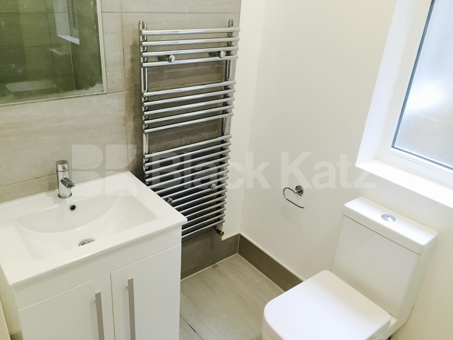 			LET, 3 Bedroom, 1 bath, 1 reception Apartment			 Kingston Road, Wimbledon