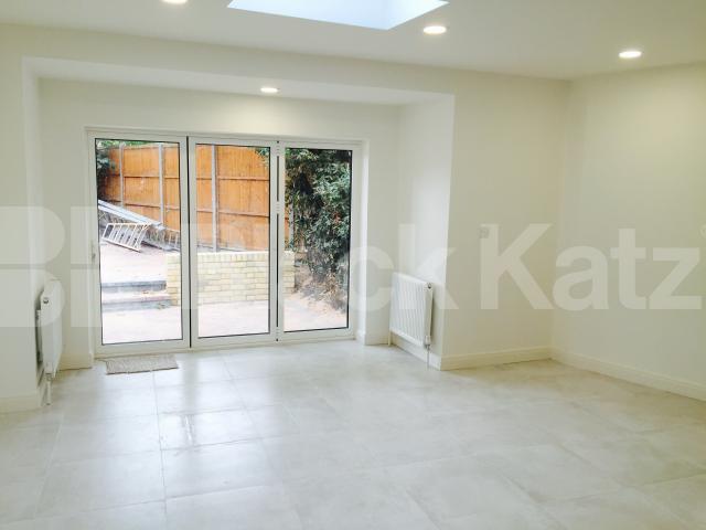 			LET, 3 Bedroom, 1 bath, 1 reception Apartment			 Kingston Road, Wimbledon