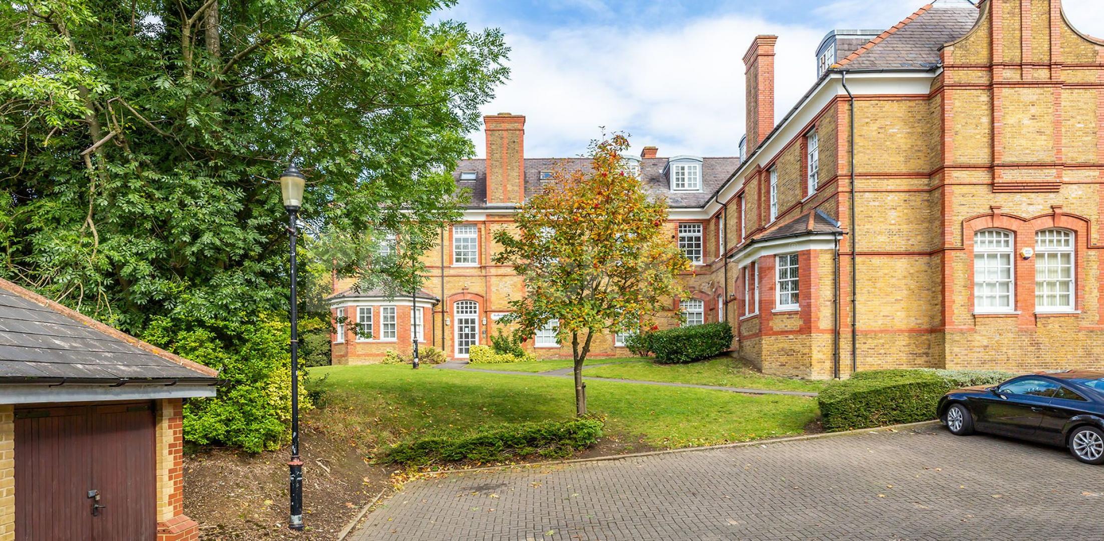 			2 Bedroom, 1 bath, 1 reception Flat			 Newsholme Drive, Winchmore Hill / Enfield 