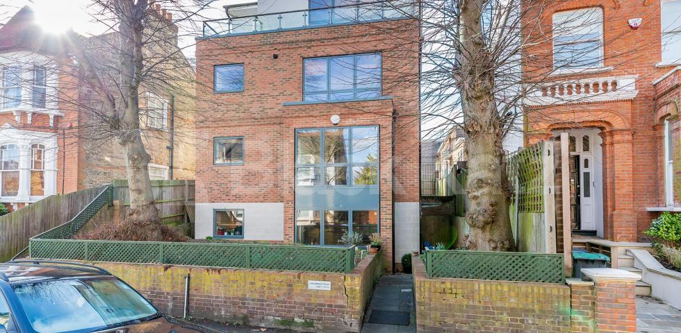 			Fantastic Prorperty !, 3 Bedroom, 1 bath, 1 reception Flat			 Womersley Road, CROUCH END