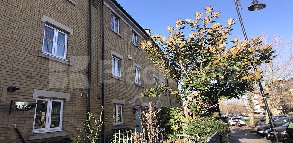 			LET, 4 Bedroom, 3 bath, 2 reception House			 Kelly Avenue, Peckham Rye