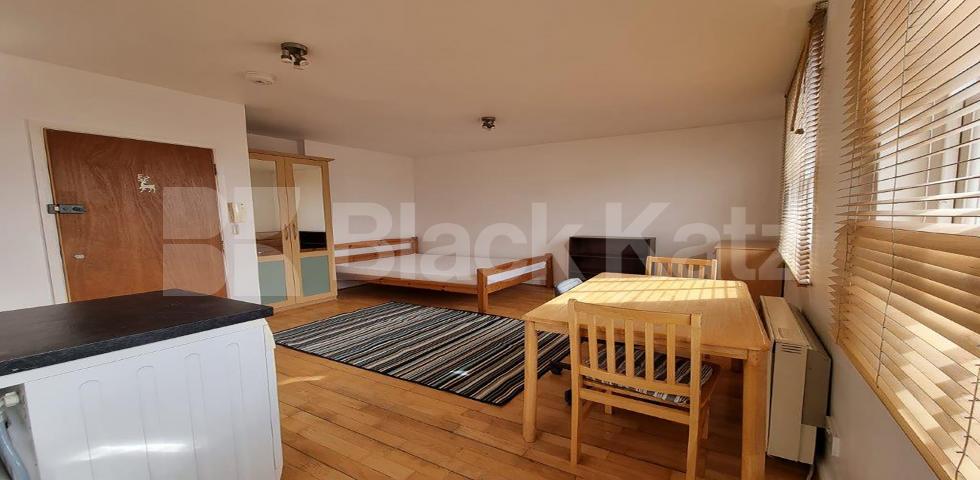 			Studio Apartment, 1 bath, 0 reception Studio			 Kentish Town Road , Kentish Town