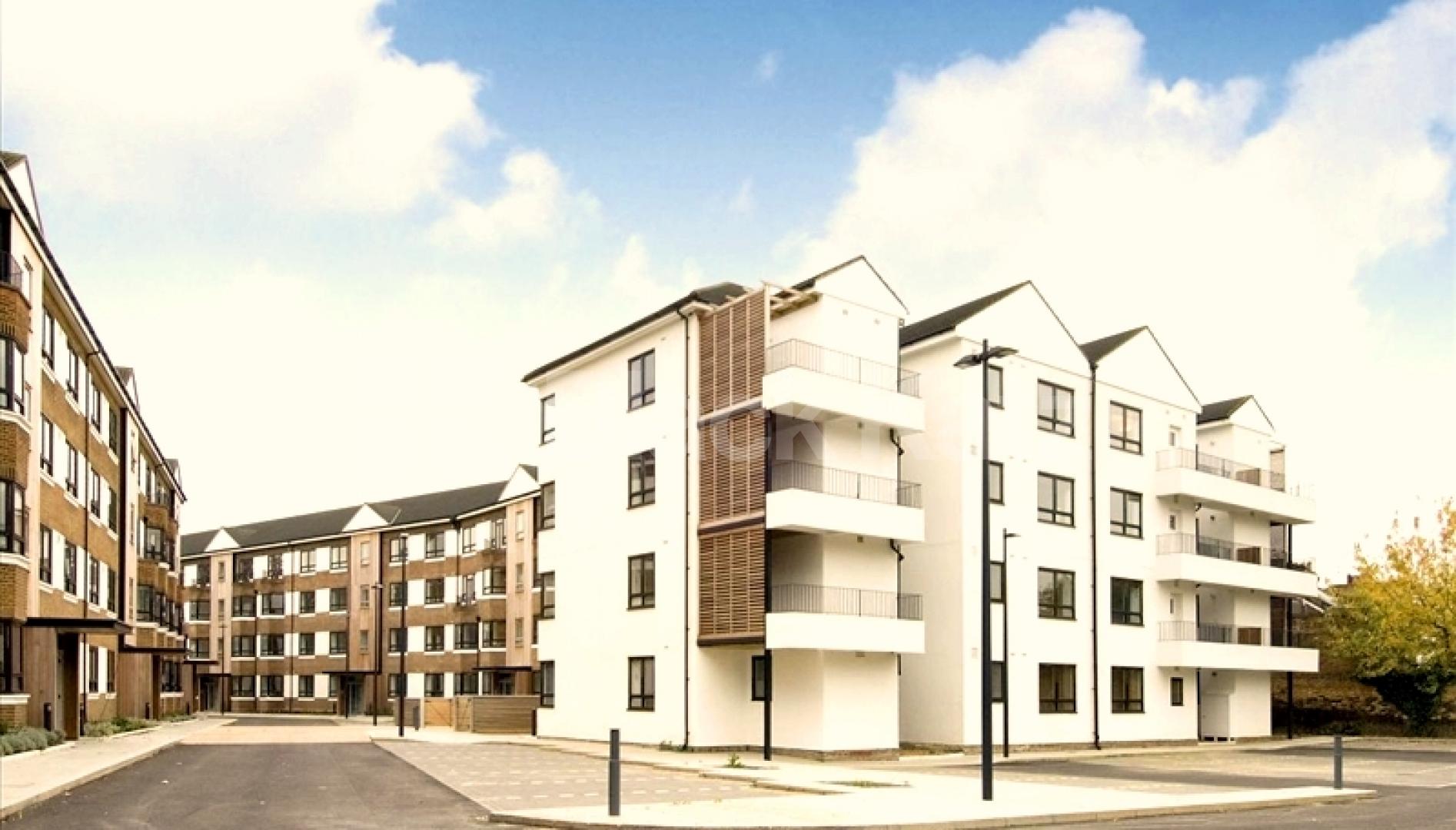 			NEW INSTRUCTION, 1 Bedroom, 1 bath, 1 reception Apartment			 Kew Bridge Court., Chiswick High Road.