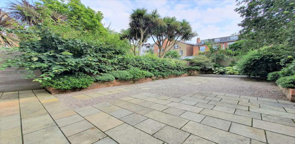 			2 Bedroom, 2 bath, 1 reception Flat			 Broadhurst Gardens, WEST HAMPSTEAD/FINCHLEY ROAD