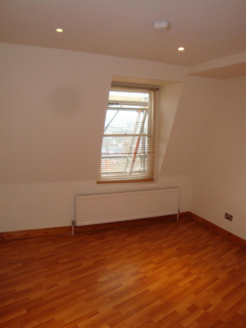 			SPACIOUS/NEWLY DECORATED, 2 Bedroom, 1 bath, 1 reception Flat			 Kings Gardens, WEST HAMPSTEAD