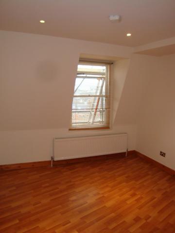 			SPACIOUS/NEWLY DECORATED, 2 Bedroom, 1 bath, 1 reception Flat			 Kings Gardens, WEST HAMPSTEAD