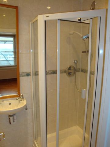 			SPACIOUS/NEWLY DECORATED, 2 Bedroom, 1 bath, 1 reception Flat			 Kings Gardens, WEST HAMPSTEAD