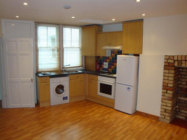 			SPACIOUS/NEWLY DECORATED, 2 Bedroom, 1 bath, 1 reception Flat			 Kings Gardens, WEST HAMPSTEAD