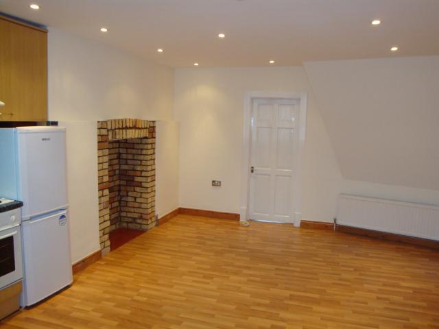 			SPACIOUS/NEWLY DECORATED, 2 Bedroom, 1 bath, 1 reception Flat			 Kings Gardens, WEST HAMPSTEAD