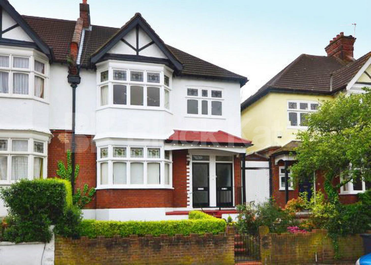 			NEW INSTRUCTION, 2 Bedroom, 1 bath, 1 reception Apartment			 Kirkstall Road, Telford Park/Streatham Hill 