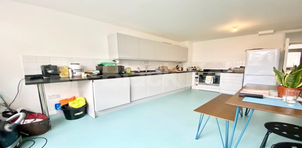 			PERFECT FOR 4 SHARERS!, 4 Bedroom, 1 bath, 1 reception House			 KINGSLAND ROAD, DALSTON-HAGGERSTON-SHOREDITCH