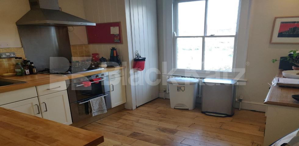 			NEW INSTRUCTION, 2 Bedroom, 1 bath, 1 reception Penthouse			 Oval Mansions, Vauxhall/ Oval