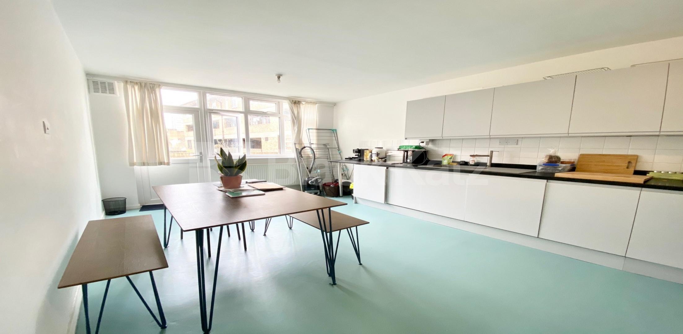 			PERFECT FOR 4 SHARERS!, 4 Bedroom, 1 bath, 1 reception House			 KINGSLAND ROAD, DALSTON-HAGGERSTON-SHOREDITCH