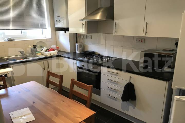 Flooded with natural light & superbly located Damien Street , Whitechapel / Aldgate