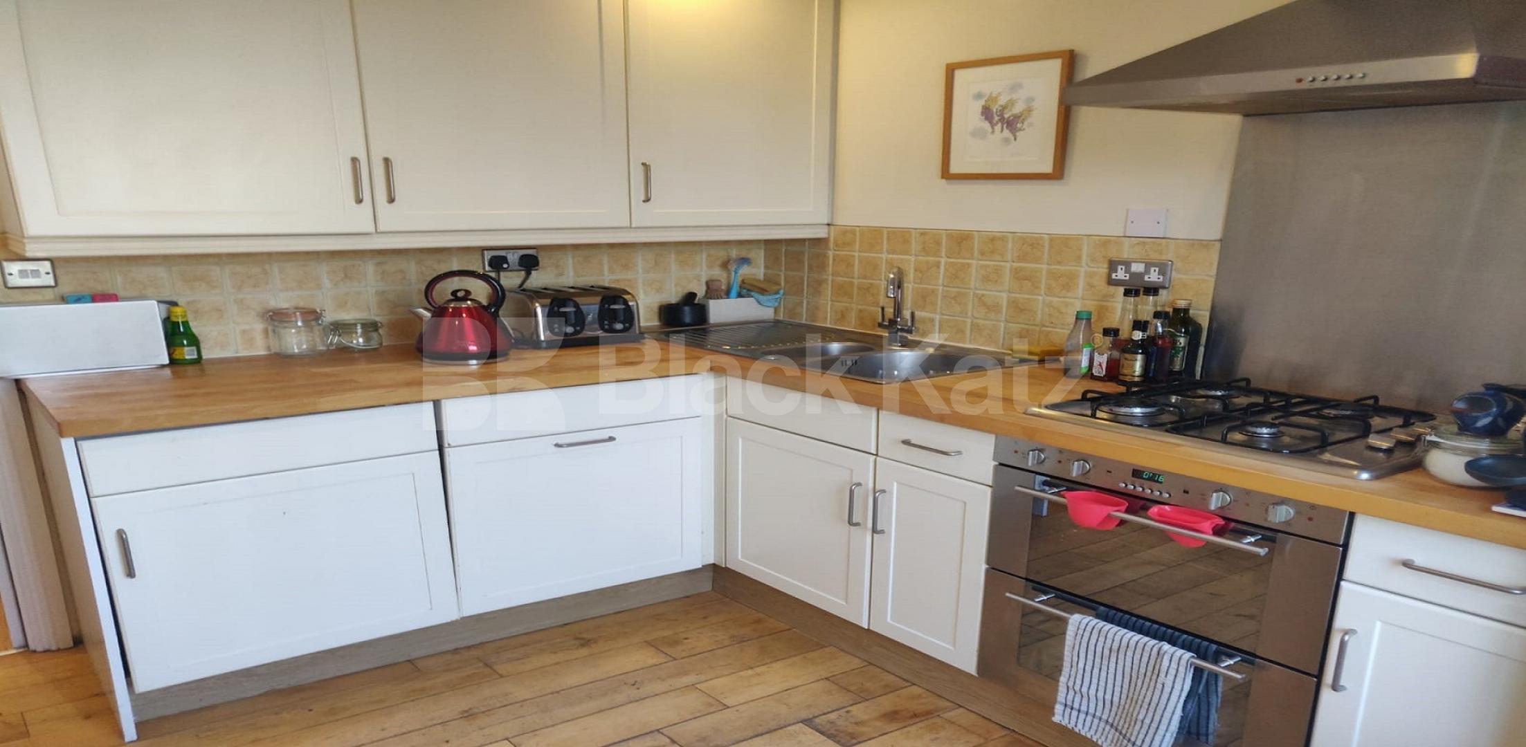 			NEW INSTRUCTION, 2 Bedroom, 1 bath, 1 reception Penthouse			 Oval Mansions, Vauxhall/ Oval