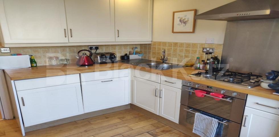 			NEW INSTRUCTION, 2 Bedroom, 1 bath, 1 reception Penthouse			 Oval Mansions, Vauxhall/ Oval