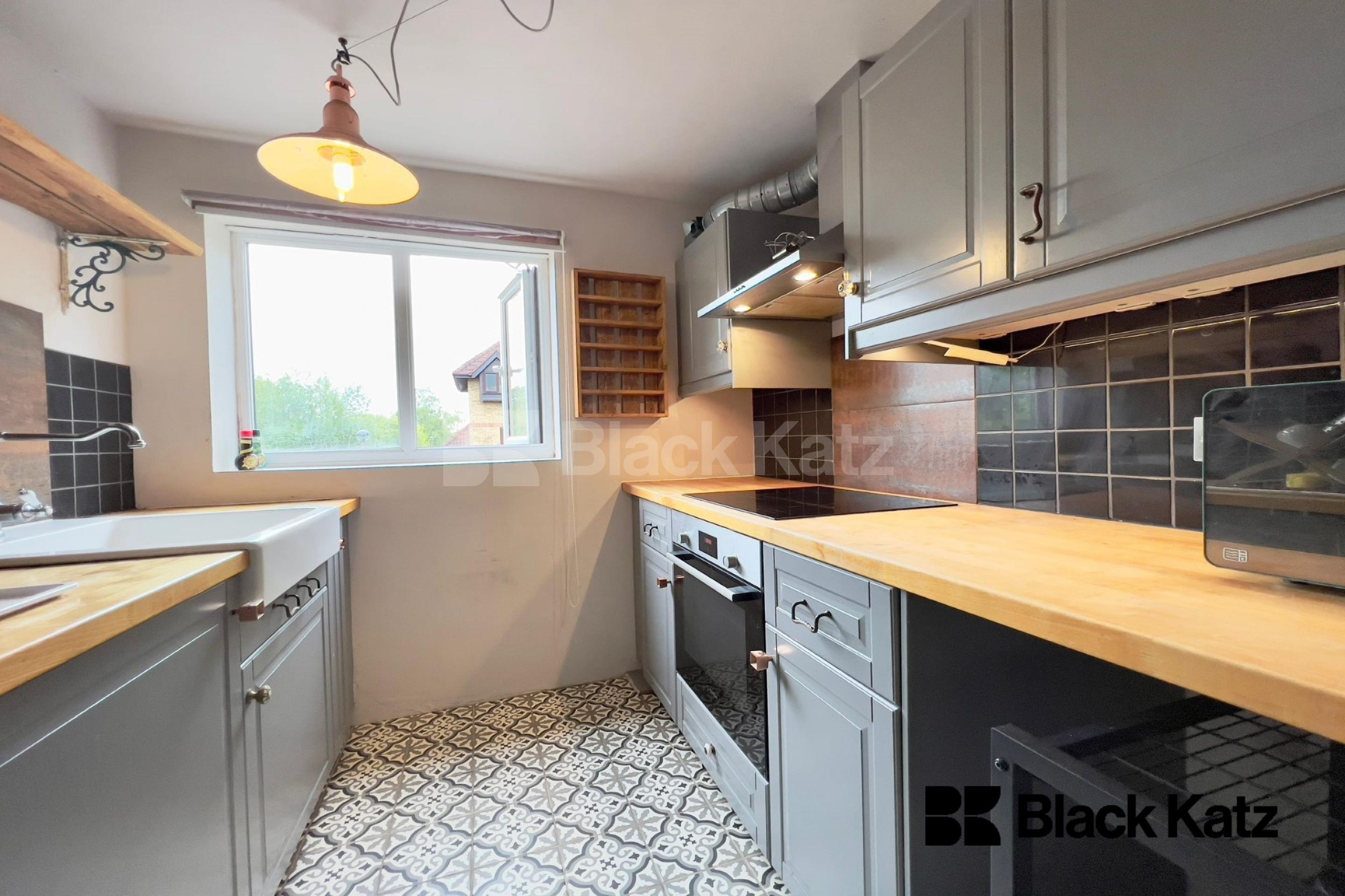 Modern apartment set within private woodlands Linwood Close, Peckham SE5