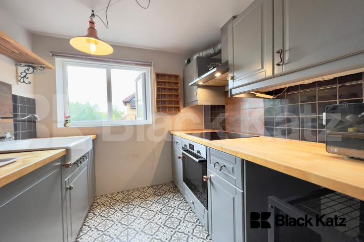 Modern apartment set within private woodlands Linwood Close, Peckham