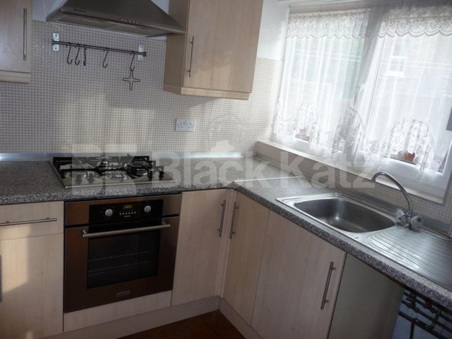 			Whole House and separate annex!, 5 Bedroom, 1 bath, 1 reception House			 Berwick Road, WOOD GREEN