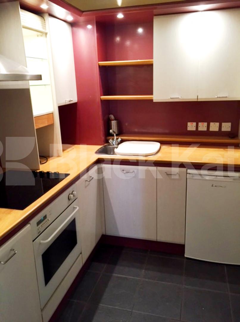 			LET, 2 Bedroom, 1 bath, 1 reception Apartment			 Edward Square, Rotherhithe Street, Canada Water