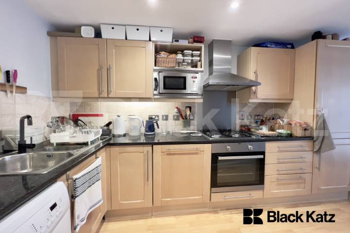 Duplex one bedroomed apartment which Includes Residents Parking & Water Rates Florin Court. Tanner Street, London Bridge 