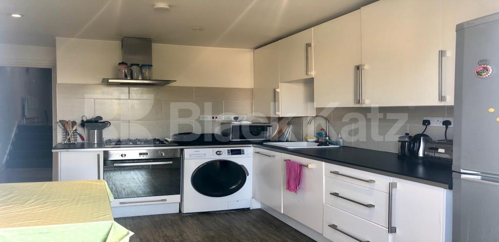 			NEW INSTRUCTION, 3 Bedroom, 1 bath, 1 reception Apartment			 Garratt Lane, Earlsfield 