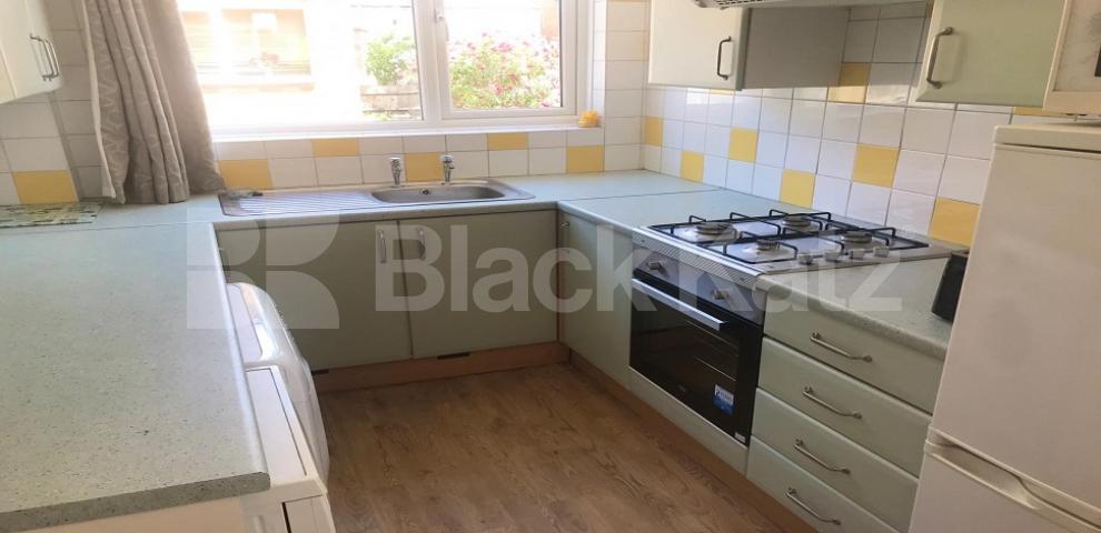 			LET , 4 Bedroom, 1 bath, 1 reception House			 Dunston Road, Clapham Junction