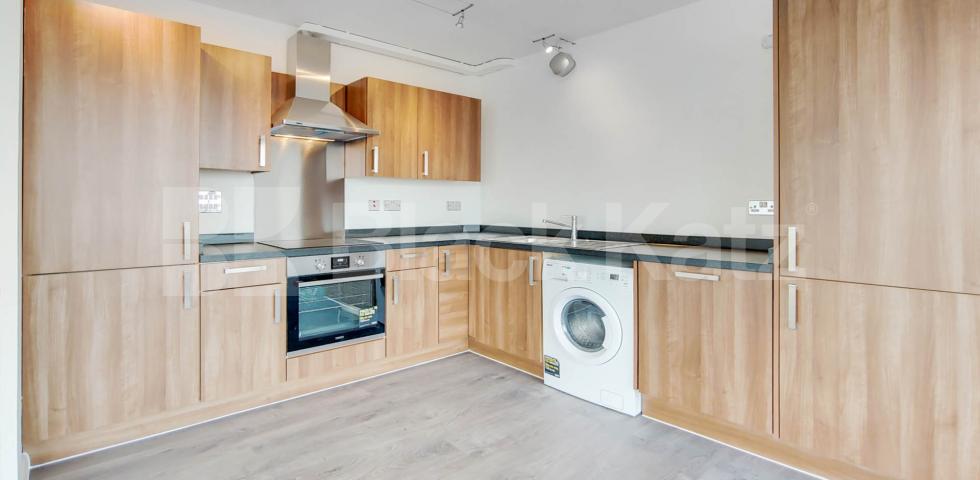 			2 Bedroom, 1 bath, 1 reception Flat			 Kingsland Road, ISLINGTON E8