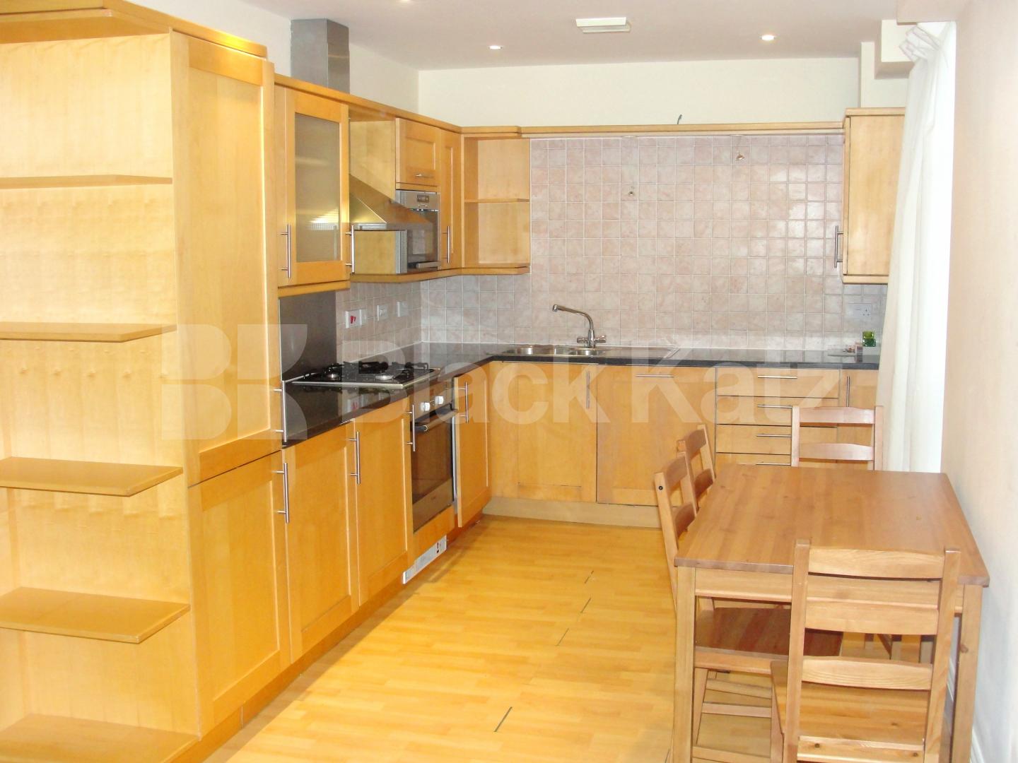 			LET, 3 Bedroom, 1 bath, 1 reception Apartment			 Kingfisher Court, Swan Street , Borough / London Bridge 