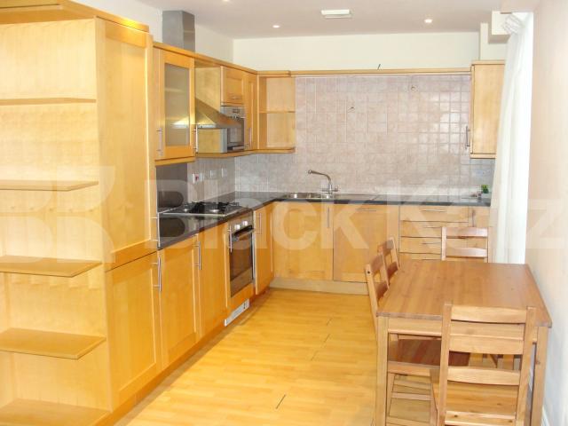 			LET, 3 Bedroom, 1 bath, 1 reception Apartment			 Kingfisher Court, Swan Street , Borough / London Bridge 