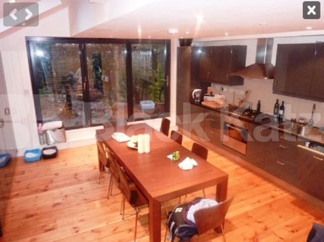 			STUNNING HOUSE!, 4 Bedroom, 1 bath, 1 reception House			 Kiver Road, UPPER HOLLOWAY