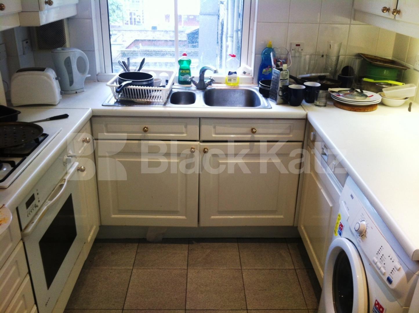 			IDEAL FOR 3 SHARERS!, 2 Bedroom, 1 bath, 1 reception Flat			 York Way, Caledonian Road