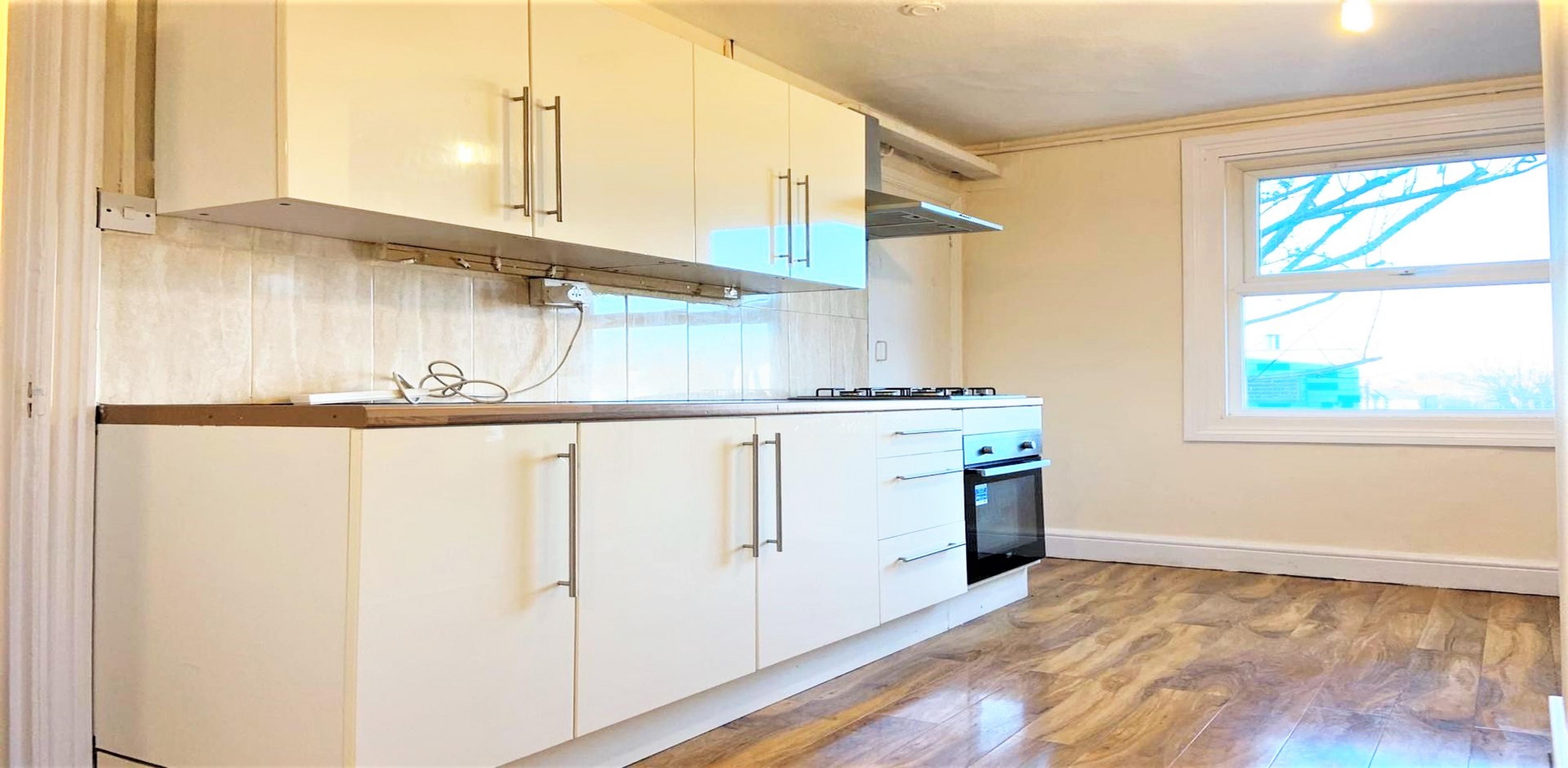 			4 Bedroom, 1 bath, 1 reception Flat			 High Road, WILLESDEN GREEN NW10