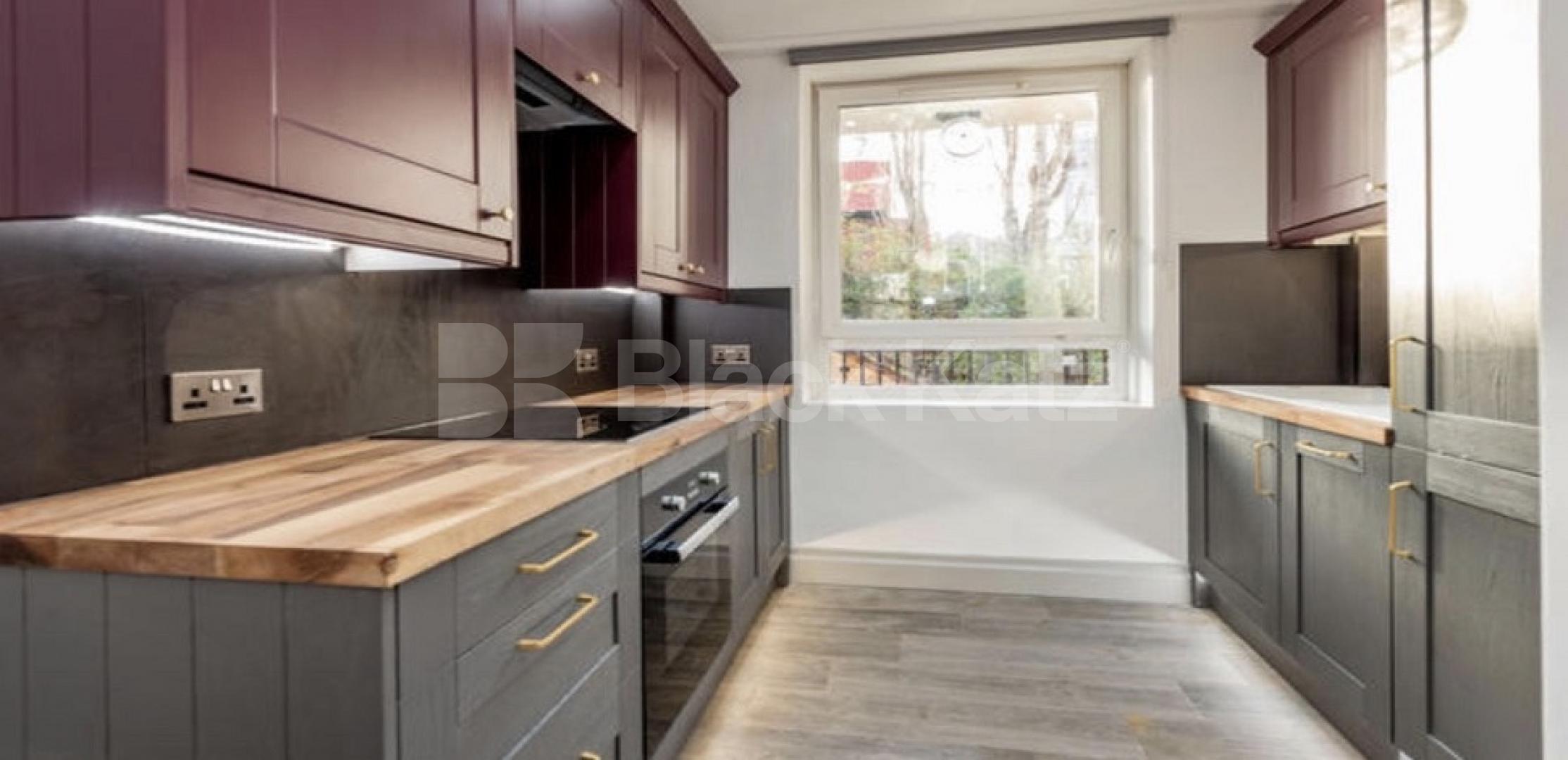 			LET , 3 Bedroom, 1 bath, 1 reception Apartment			 Whites Grounds Estate, London Bridge