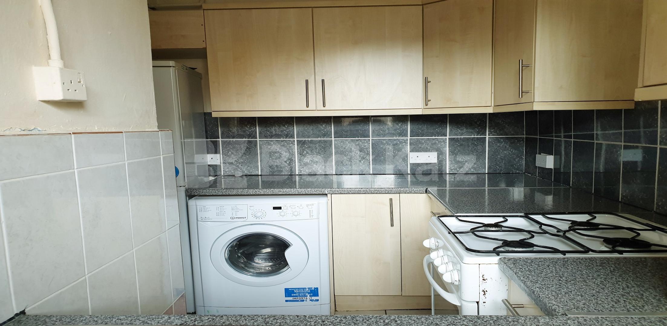 			NEW INSTRUCTION , 2 Bedroom, 1 bath, 1 reception Apartment			 Law Street, Borough/London Bridge