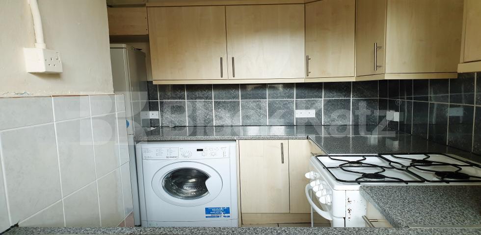 			NEW INSTRUCTION , 2 Bedroom, 1 bath, 1 reception Apartment			 Law Street, Borough/London Bridge