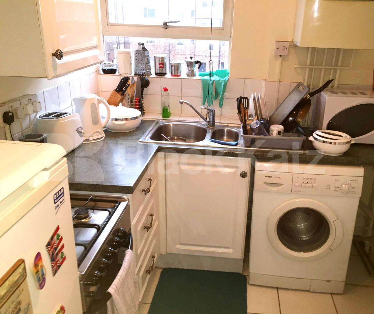 			3 Bedroom, 1 bath, 1 reception Flat			 Avondale House, Avondale Square, Old Kent Road