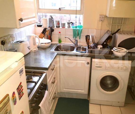 			3 Bedroom, 1 bath, 1 reception Flat			 Avondale House, Avondale Square, Old Kent Road