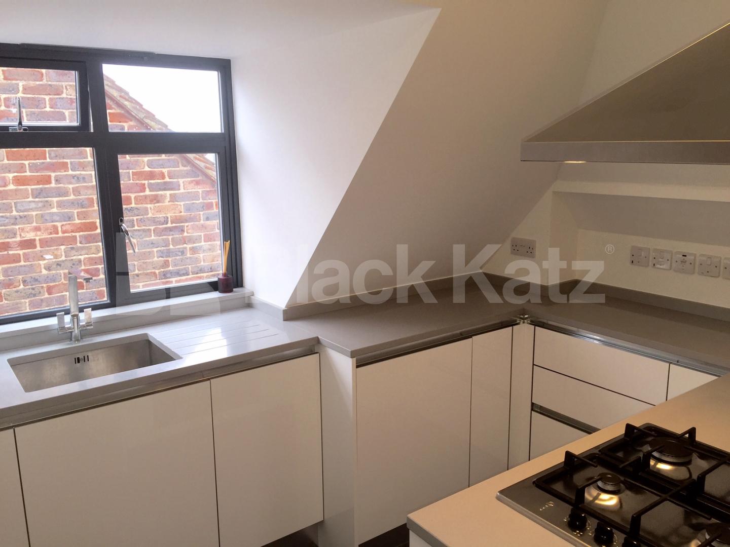 			1 Bedroom, 1 bath, 1 reception Flat			 Kingsgate Avenue, Finchley Central