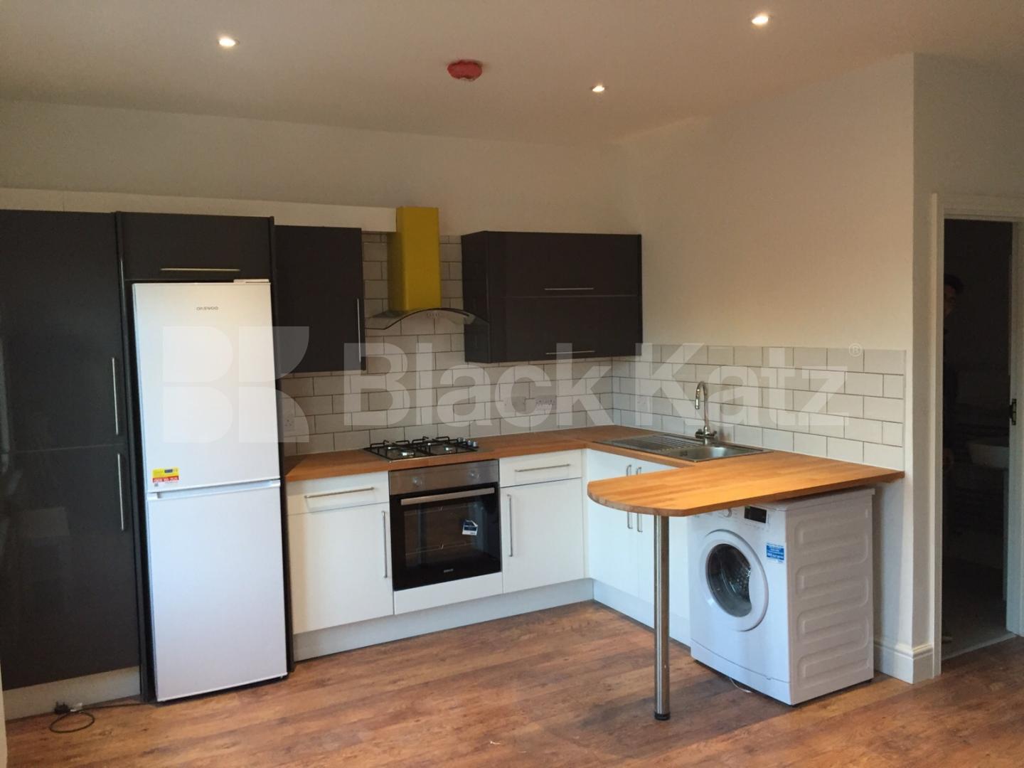 			LET, 1 Bedroom, 1 bath, 1 reception Apartment			 Battersea Park Road, Battersea